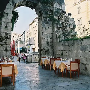 Hotell Peristil ***